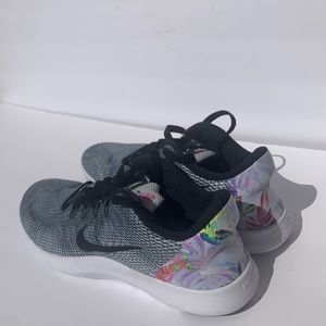 Woman’s NWOT Nike Flex Shoes Size 9